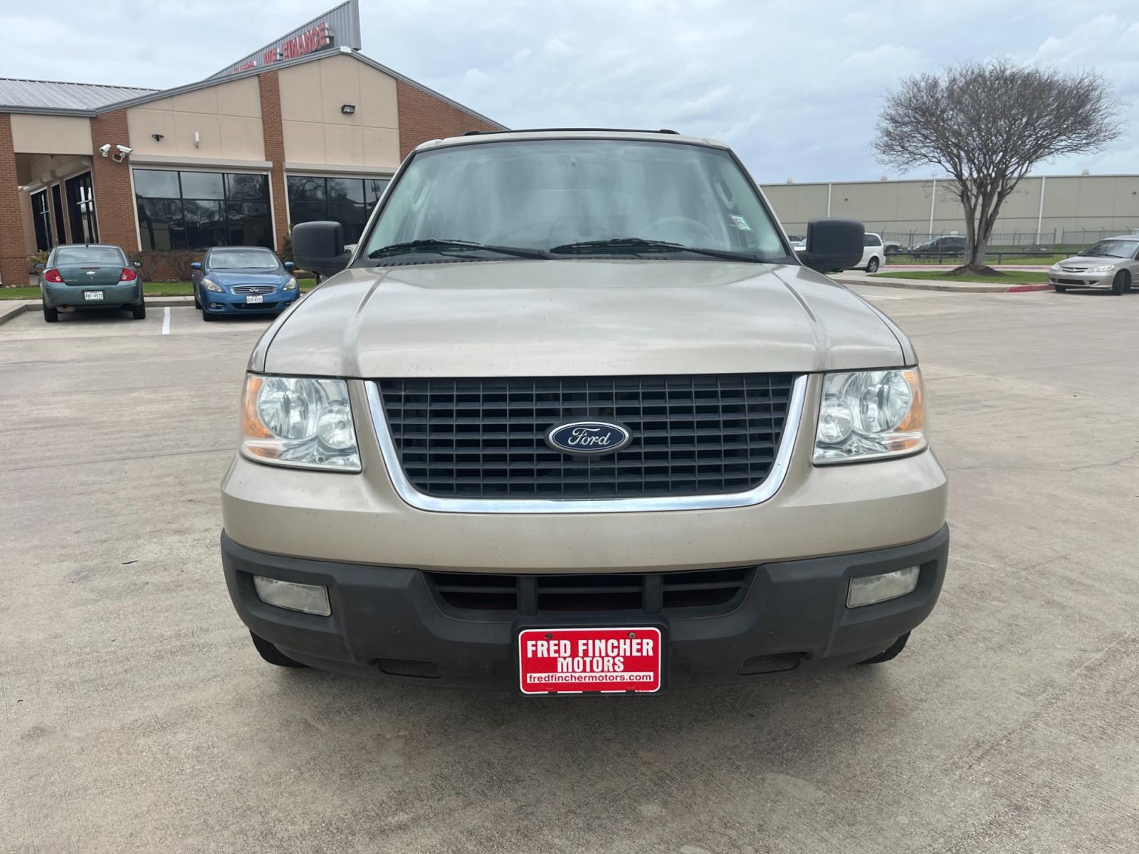 2004 GOLD /TAN Ford Expedition XLT 4.6L 2WD (1FMRU15W54L) with an 4.6L V8 SOHC 16V engine, 4-Speed Automatic Overdrive transmission, located at 14700 Tomball Parkway 249, Houston, TX, 77086, (281) 444-2200, 29.928619, -95.504074 - Photo #1